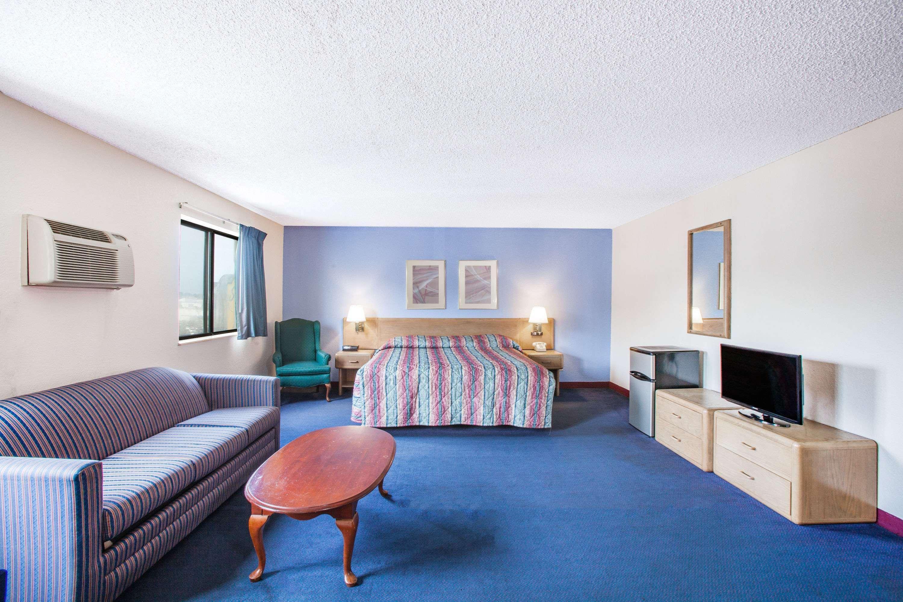 Hotel Super 8 By Wyndham Hot Springs Extérieur photo